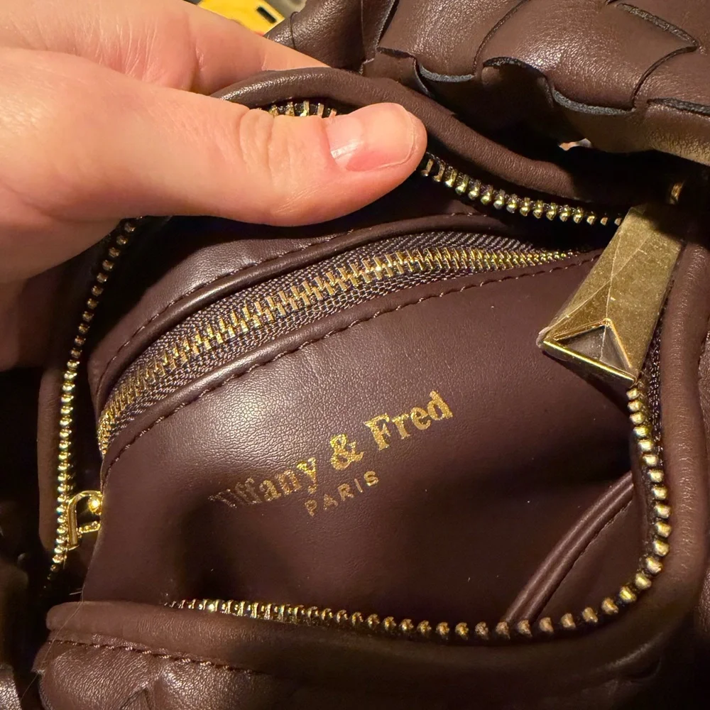 Intrecciato knot shoulder bag NWOT - Picture 3 of 3